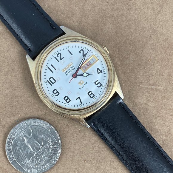 Vintage Seiko Railroad Approved Quartz Watch Day and Date - Picture 4 of 6